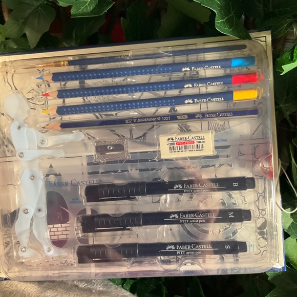 New Faber-Castell Comic Illustration Creative Studio - Picture 12 of 14